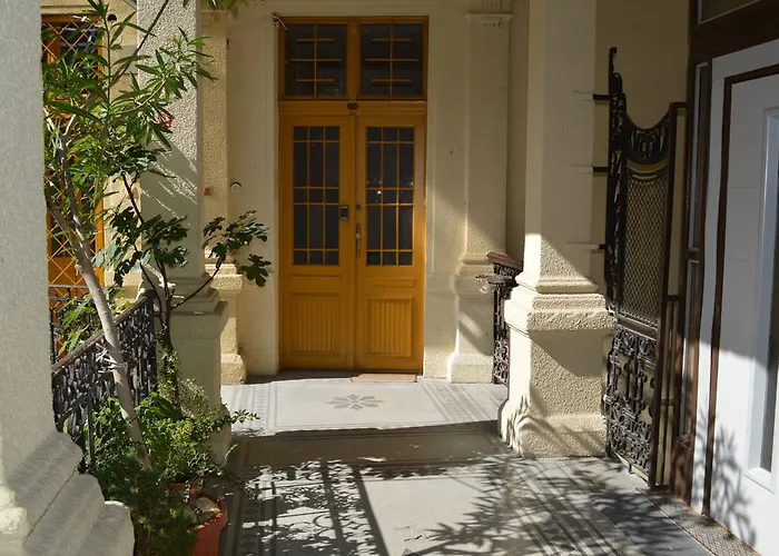 Synagogue Central Guest House